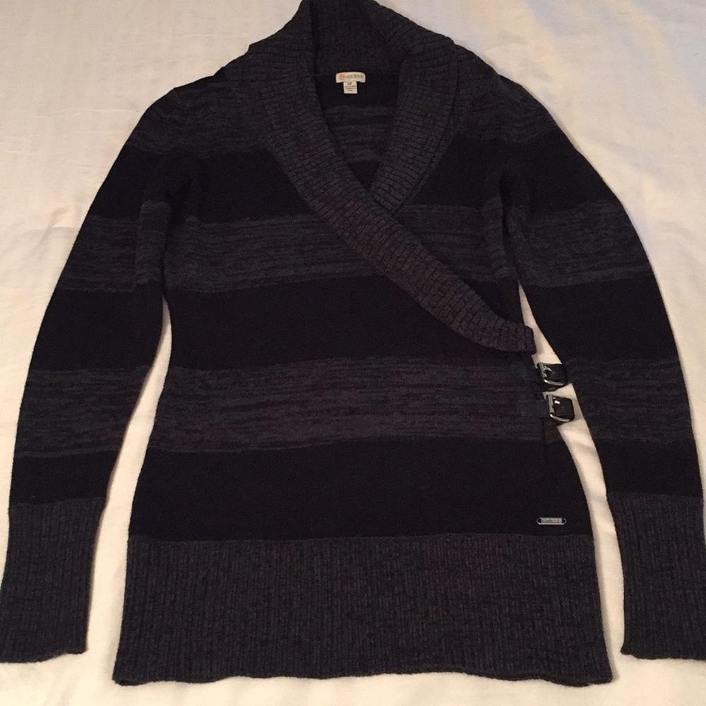 Cute sweater Guess 🖤